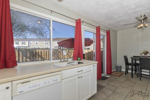 1924 Whitingham Ln, Hoffman Estates, IL 60169 photo 3