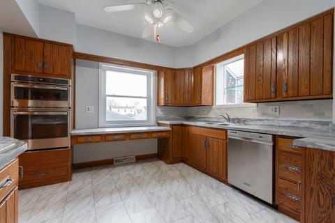 445 Morgan St, Elgin, IL 60123 photo 3