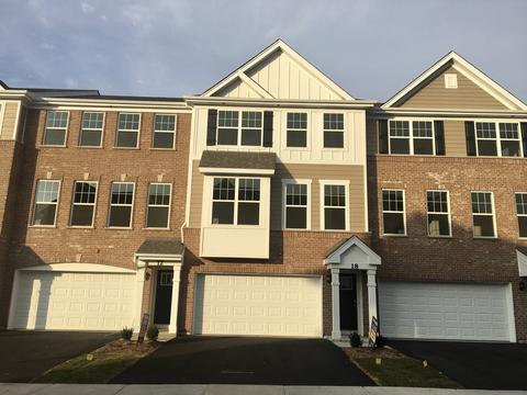 18 Grey Wolf Dr, Wheeling, IL 60090 photo 1