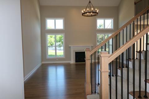 6 Landon Cir, Wheaton, IL 60189 photo 2