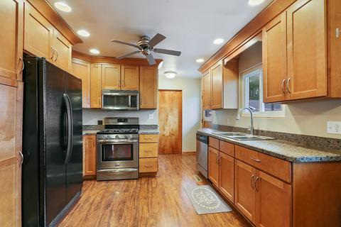 1031 E 8th St, Lockport, IL 60441 photo 9