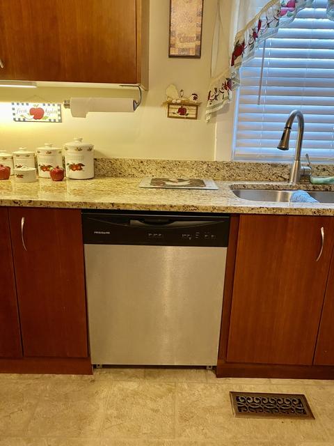 652 Keep Ave, Elgin, IL 60120 photo 19