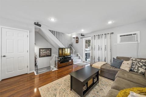 231 Raintree Ct, Aurora, IL 60504 photo 2