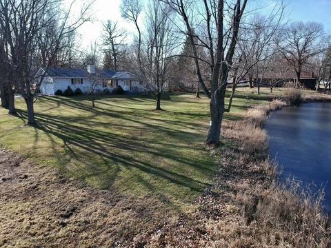 1247 N Erickson Dr, Kankakee, IL 60901 photo 2