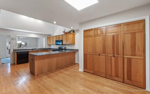 2085 Hallmark Ct, Wheaton, IL 60187 photo 9