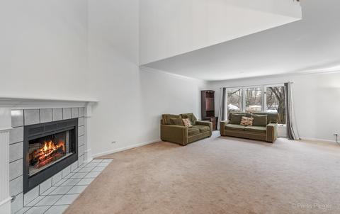 2085 Hallmark Ct, Wheaton, IL 60187 photo 2