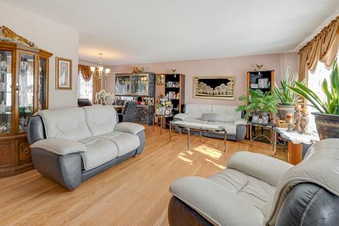 600 Hatlen Ave, Mount Prospect, IL 60056 photo 4