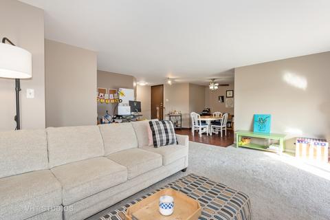 1604 Thames Ct #B, Wheaton, IL 60189 photo 4
