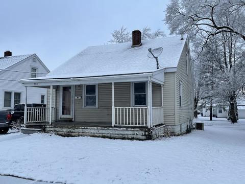708 E Locust St, Watseka, IL 60970 photo 2