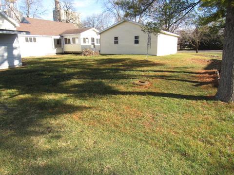 25 Chestnut St, Weldon, IL 61882 photo 3