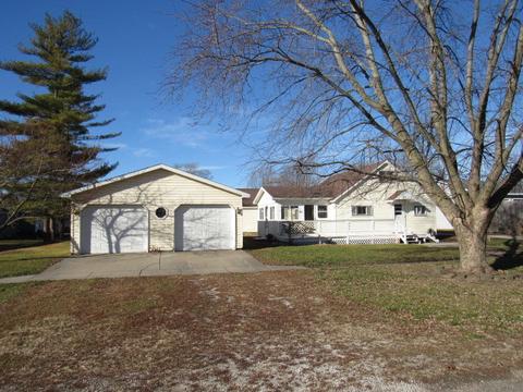 25 Chestnut St, Weldon, IL 61882 photo 1