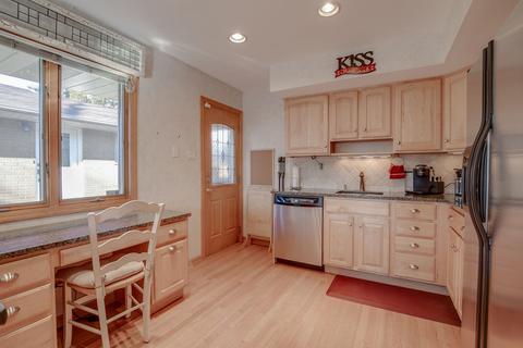 351 Ambleside Rd, Des Plaines, IL 60016 photo 10