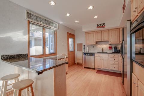 351 Ambleside Rd, Des Plaines, IL 60016 photo 9