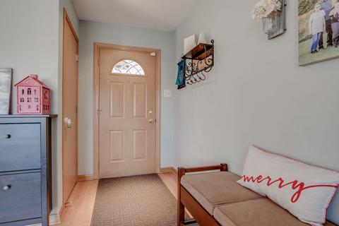 351 Ambleside Rd, Des Plaines, IL 60016 photo 4