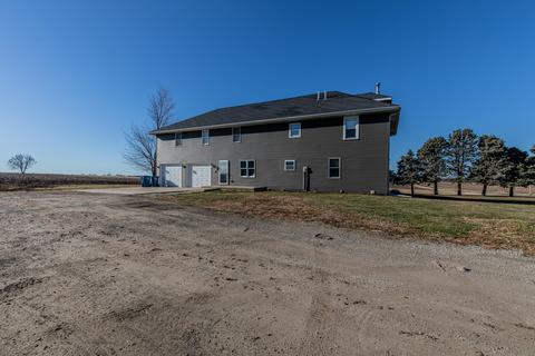 9098 2425 North Ave, Walnut, IL 61376 photo 2