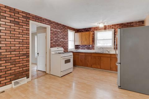112 N Price St, Downs, IL 61736 photo 5