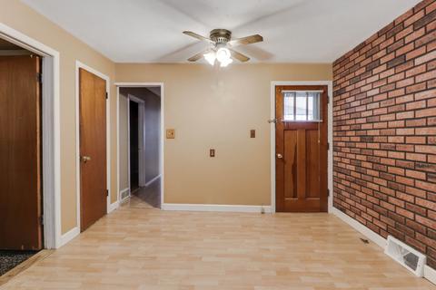 112 N Price St, Downs, IL 61736 photo 8