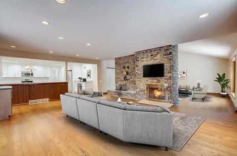 25770 W Apache Ln, Lake Barrington, IL 60010 photo 4