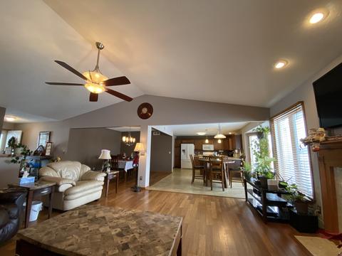 563 Applemint Ln, Roscoe, IL 61073 photo 4