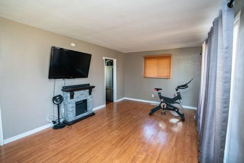17318 Lorenz Ave, Lansing, IL 60438 photo 2