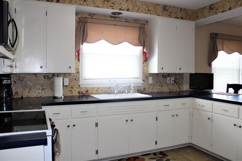 307 N Grape St, Morrison, IL 61270 photo 2