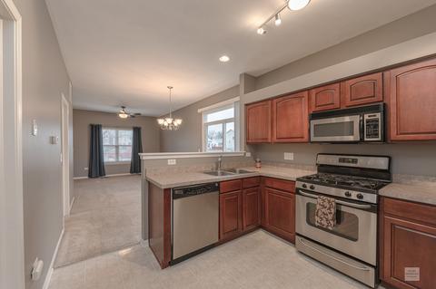 327 Gregory Ln, Plano, IL 60545 photo 3