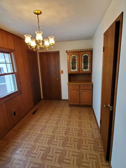 330 N Tower Rd, Freeport, IL 61032 photo 9