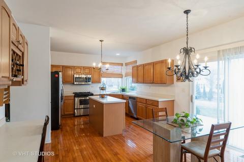 4560 Whitehall Ln, Algonquin, IL 60102 photo 9