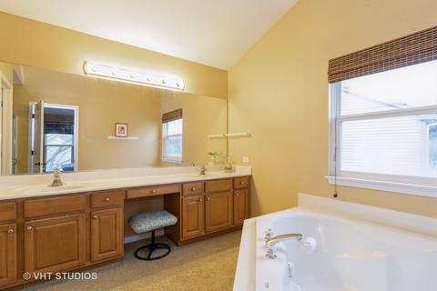 4560 Whitehall Ln, Algonquin, IL 60102 photo 13
