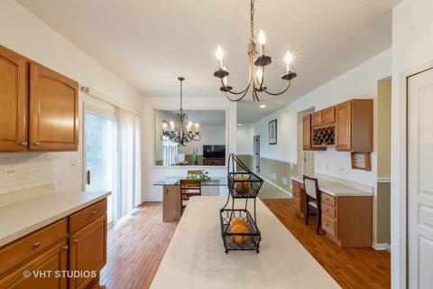 4560 Whitehall Ln, Algonquin, IL 60102 photo 10