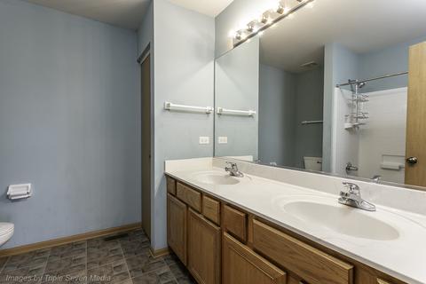 244 Berkeley Dr, Bolingbrook, IL 60440 photo 32