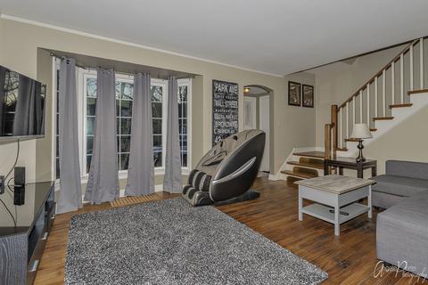 1382 Evergreen Ave, Des Plaines, IL 60016 photo 4