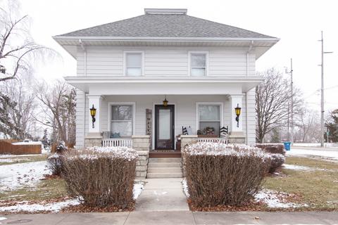 302 W Owsley St, Chenoa, IL 61726 photo 1