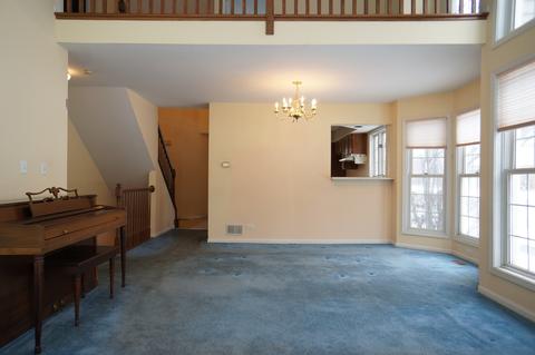 9089 Jacqueline Dr, Des Plaines, IL 60016 photo 5