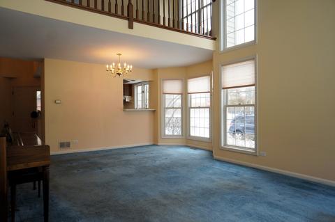 9089 Jacqueline Dr, Des Plaines, IL 60016 photo 4