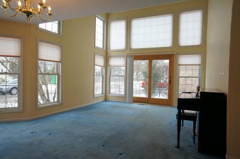 9089 Jacqueline Dr, Des Plaines, IL 60016 photo 3