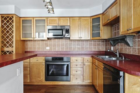 71 E Division St #804, Chicago, IL 60610 photo 3