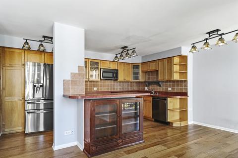 71 E Division St #804, Chicago, IL 60610 photo 2