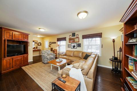 529 Scott St, Algonquin, IL 60102 photo 2