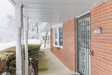 1204 Empire St, Bloomington, IL 61701 photo 2