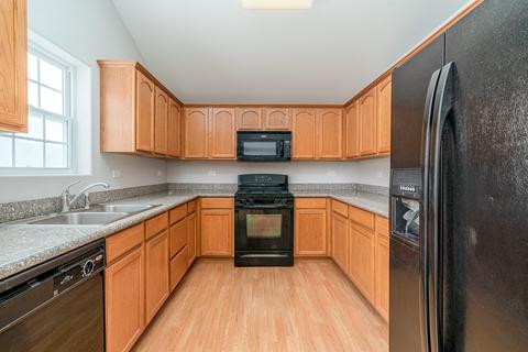 720 Maplewood Dr, Minooka, IL 60447 photo 5