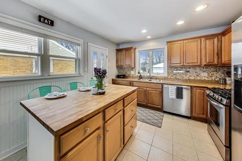 511 N Forest Ave, Mount Prospect, IL 60056 photo 10