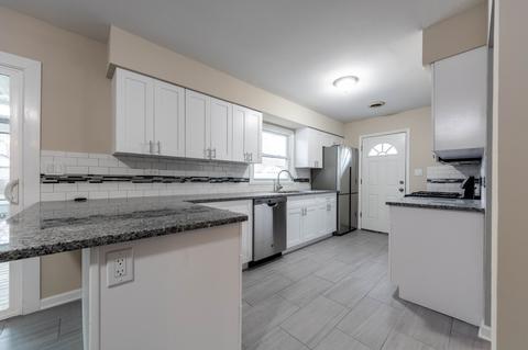 909 Valley Stream Dr, Wheeling, IL 60090 photo 9