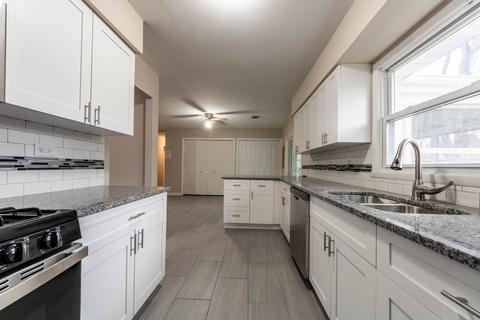 909 Valley Stream Dr, Wheeling, IL 60090 photo 10