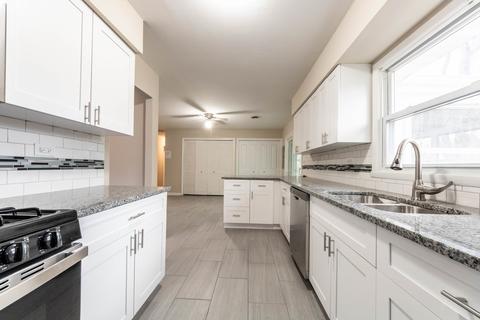 909 Valley Stream Dr, Wheeling, IL 60090 photo 11