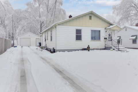 315 E Stewart St, Bloomington, IL 61701 photo 2