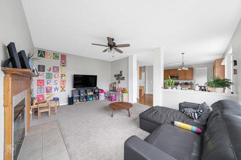 711 Eagle Brook Ln, Naperville, IL 60565 photo 10