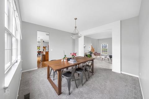 711 Eagle Brook Ln, Naperville, IL 60565 photo 6