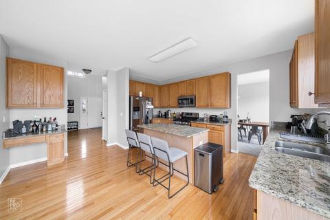 711 Eagle Brook Ln, Naperville, IL 60565 photo 9