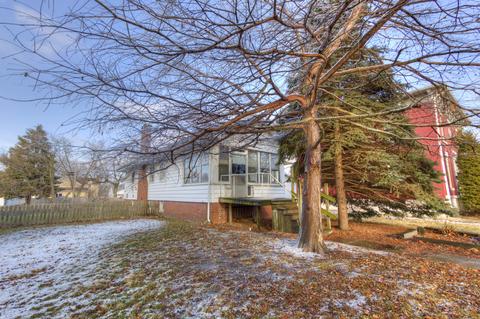 347 E Pells St, Paxton, IL 60957 photo 5